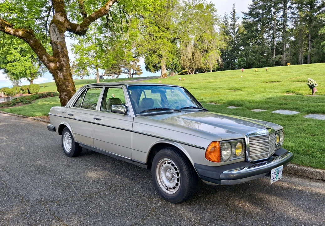 1985 Mercedes-Benz W123 Sedan - Image 14 of 31