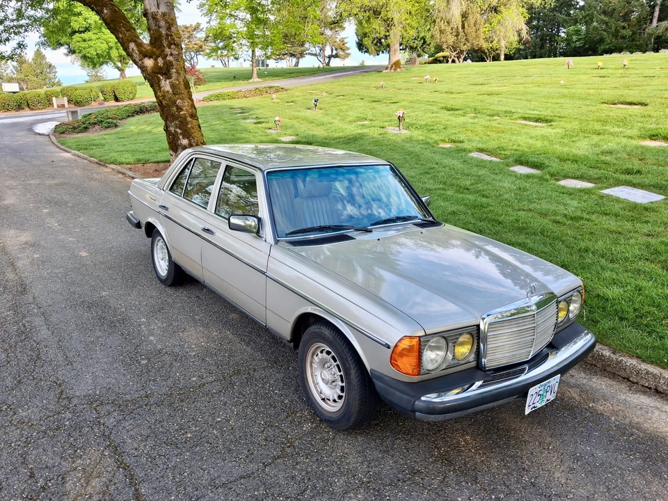 1985 Mercedes-Benz W123 Sedan - Image 16 of 31