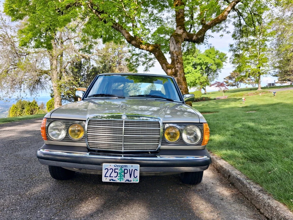 1985 Mercedes-Benz W123 Sedan - Image 18 of 31