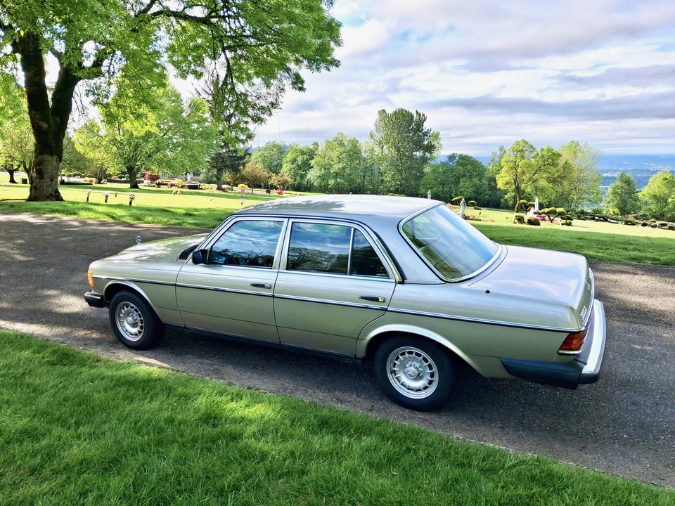 1985 Mercedes-Benz W123 Sedan - Image 7 of 31