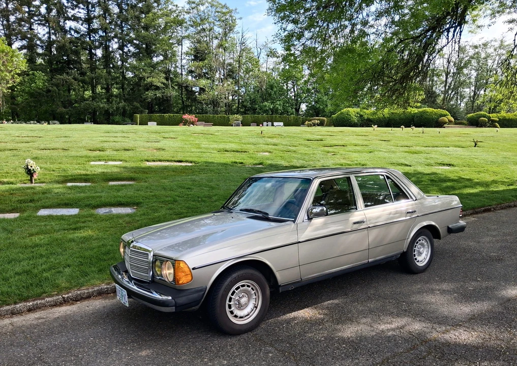 1985 Mercedes-Benz W123 Sedan - Image 4 of 31