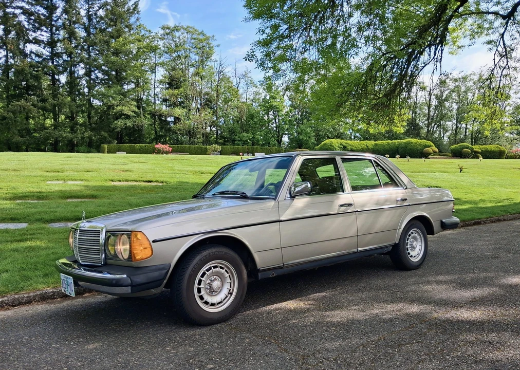 1985 Mercedes-Benz W123 Sedan - Image 5 of 31