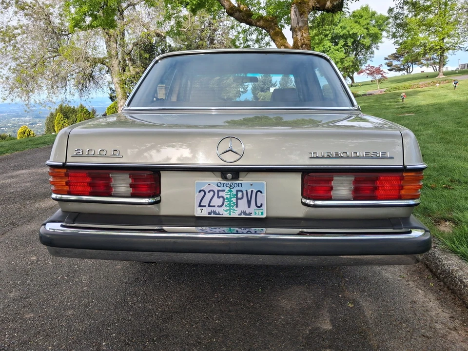 1985 Mercedes-Benz W123 Sedan - Image 24 of 31