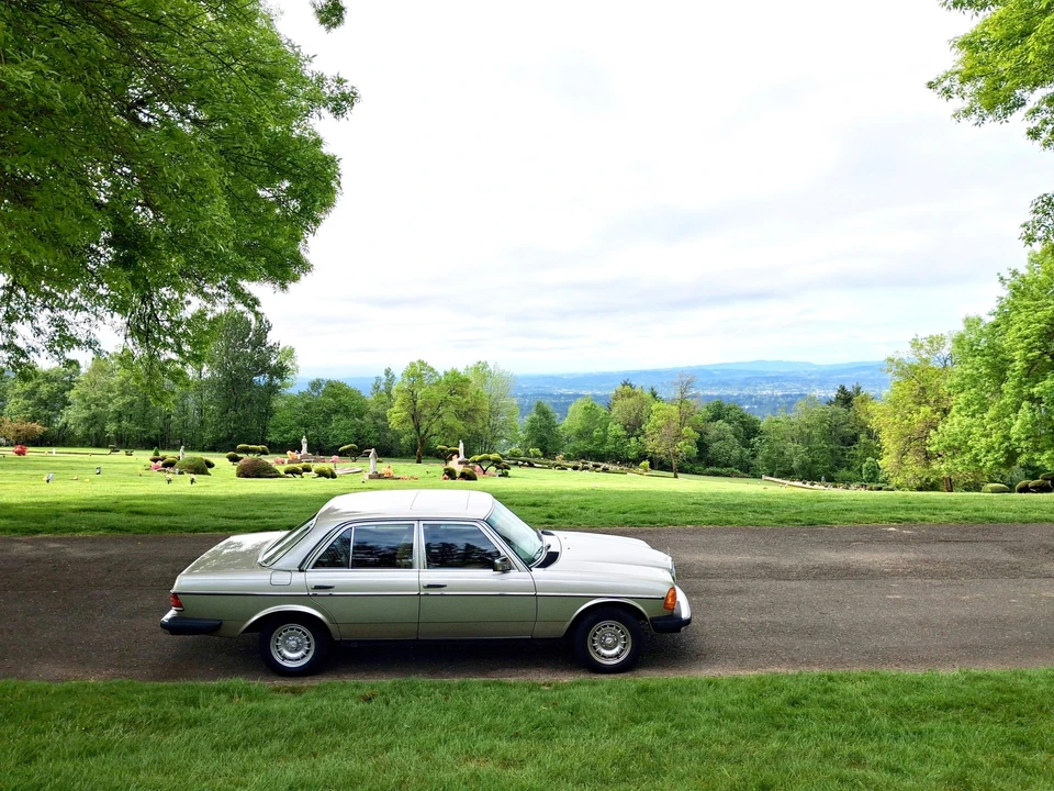 1985 Mercedes-Benz W123 Sedan - Image 13 of 31