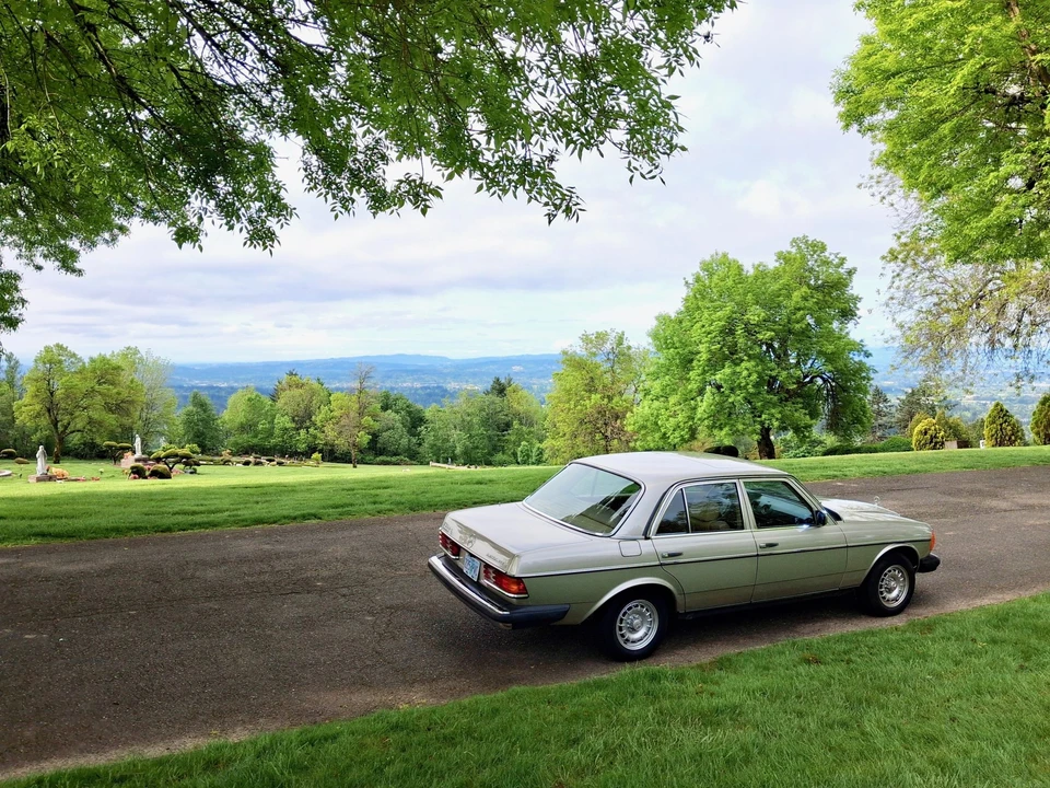 1985 Mercedes-Benz W123 Sedan - Image 12 of 31