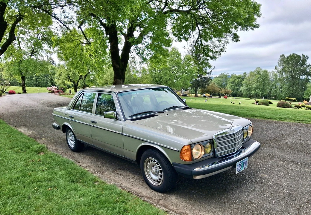 1985 Mercedes-Benz W123 Sedan - Image 15 of 31