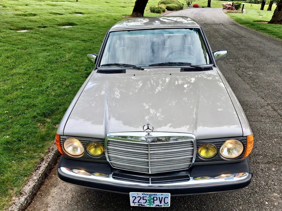1985 Mercedes-Benz W123 Sedan - Image 20 of 31