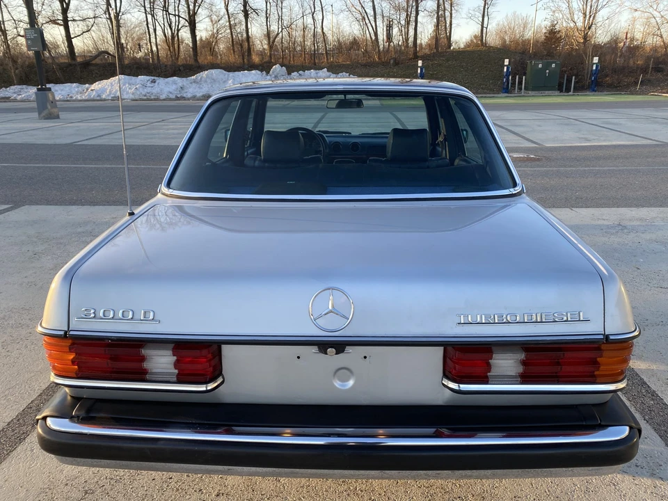 1985 Mercedes-Benz W123 Sedan - Image 9 of 31