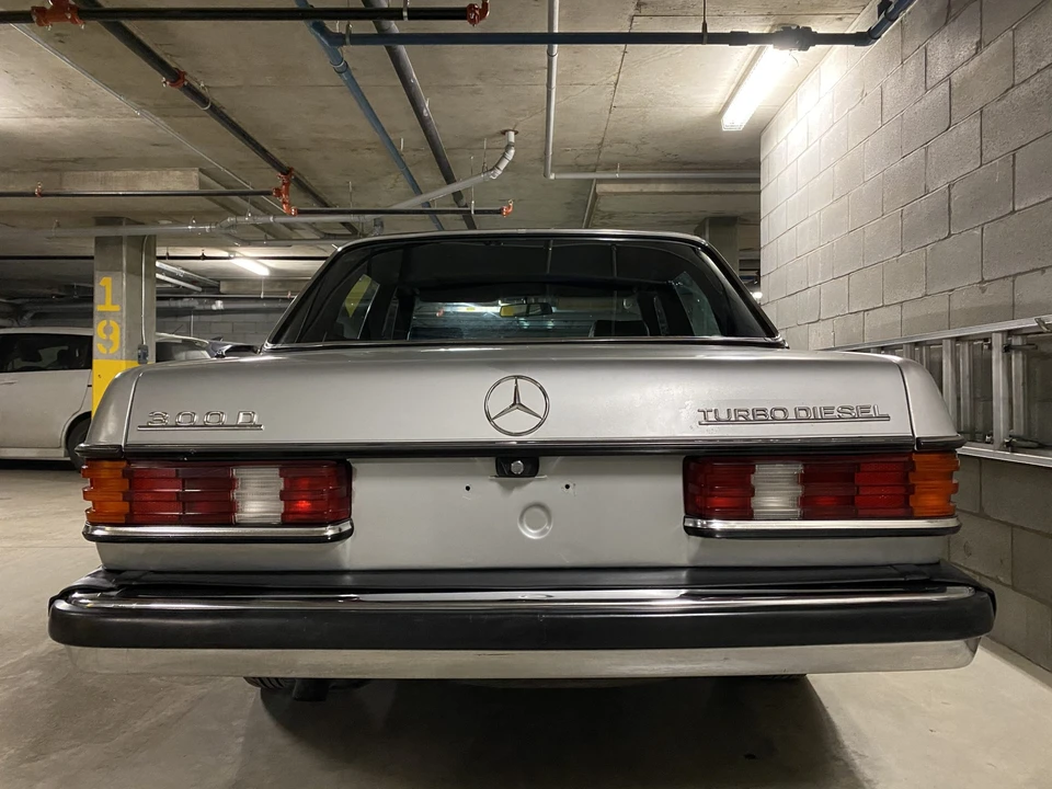 1985 Mercedes-Benz W123 Sedan - Image 22 of 31
