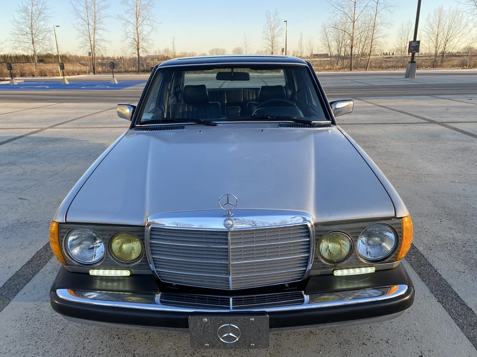 1985 Mercedes-Benz W123 Sedan - Image 14 of 31