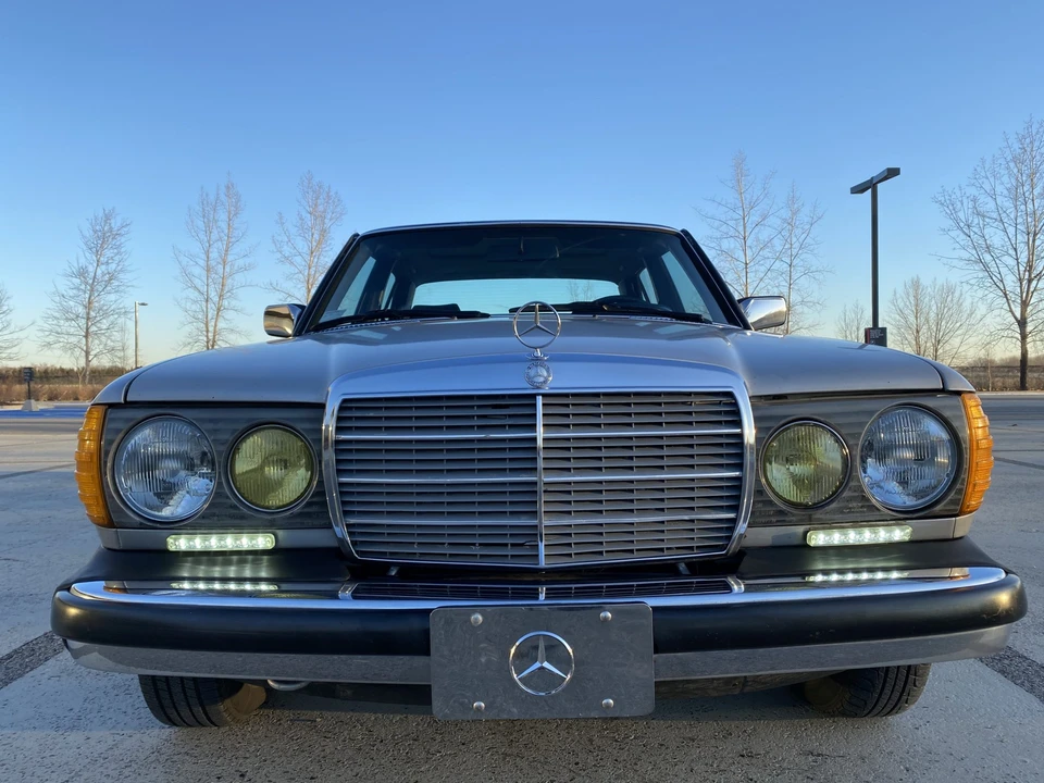 1985 Mercedes-Benz W123 Sedan - Image 13 of 31