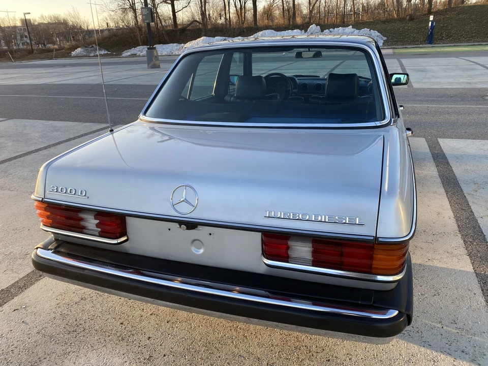 1985 Mercedes-Benz W123 Sedan - Image 8 of 31