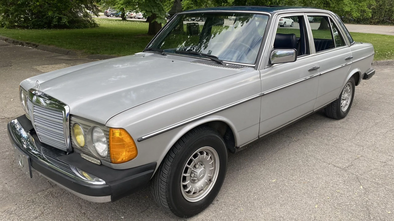1985 Mercedes-Benz W123 Sedan - Image 2 of 31