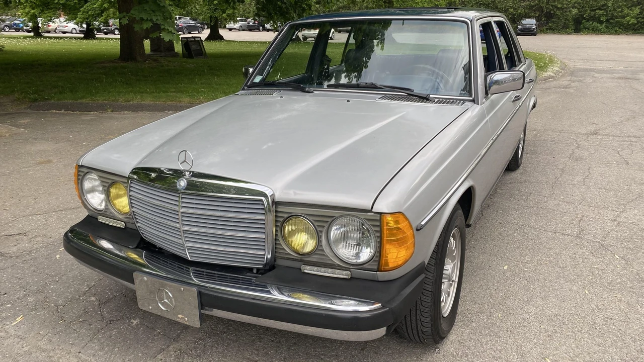 1985 Mercedes-Benz W123 Sedan - Image 3 of 31