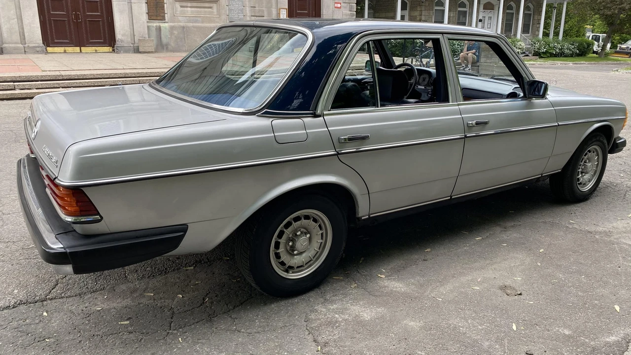 1985 Mercedes-Benz W123 Sedan - Image 9 of 31