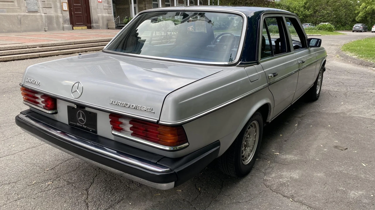 1985 Mercedes-Benz W123 Sedan - Image 10 of 31
