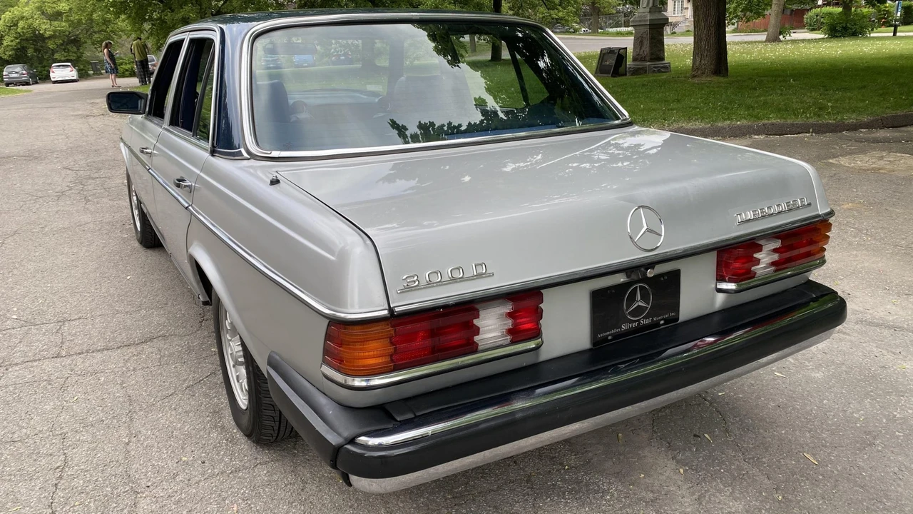1985 Mercedes-Benz W123 Sedan - Image 13 of 31