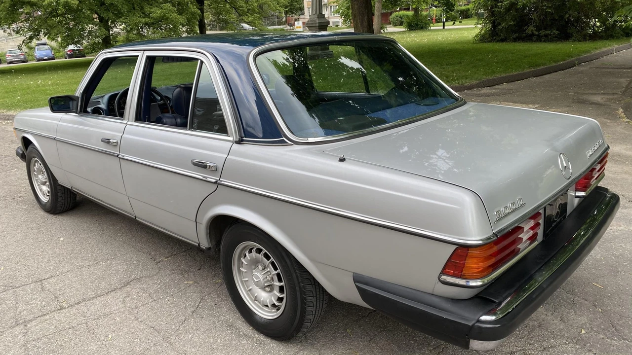 1985 Mercedes-Benz W123 Sedan - Image 14 of 31