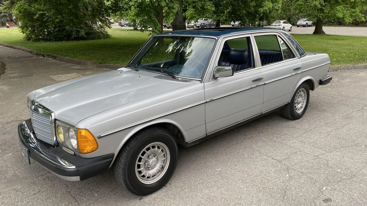 1985 Mercedes-Benz W123 Sedan - Image 17 of 31