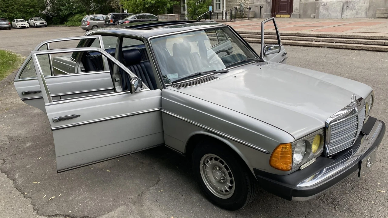 1985 Mercedes-Benz W123 Sedan - Image 19 of 31