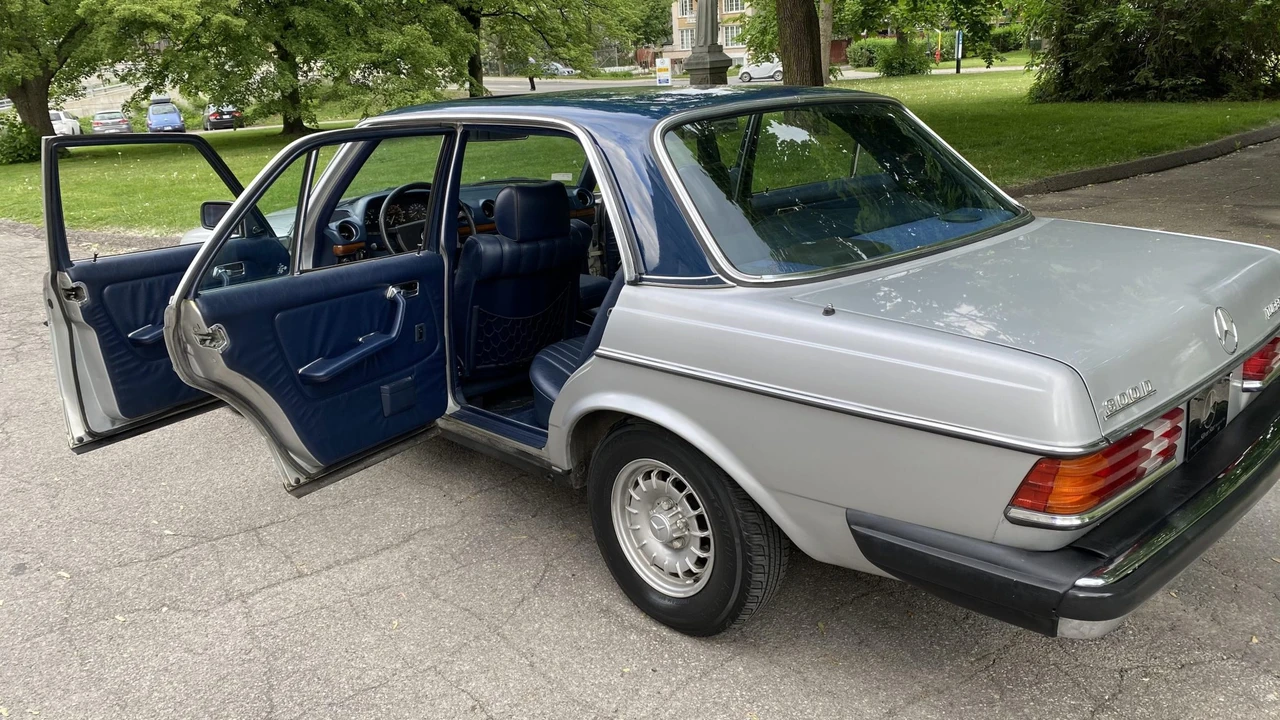 1985 Mercedes-Benz W123 Sedan - Image 22 of 31