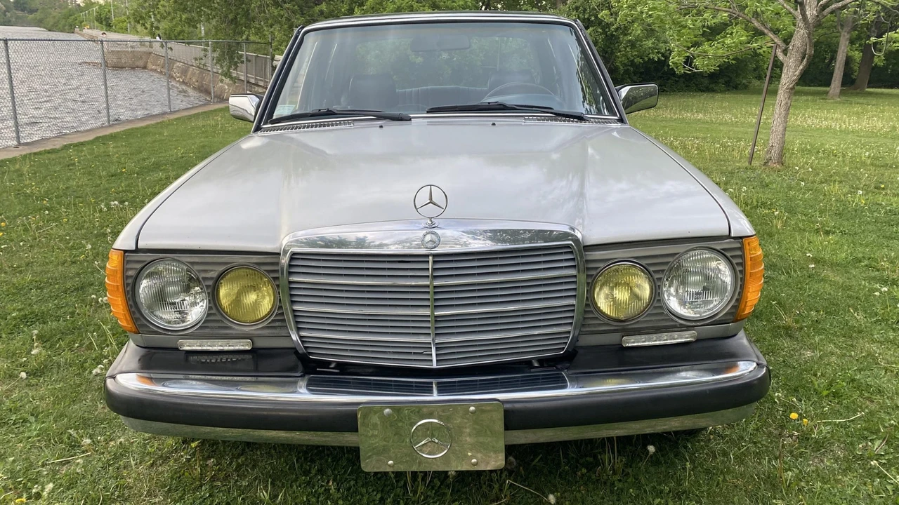 1985 Mercedes-Benz W123 Sedan - Image 26 of 31