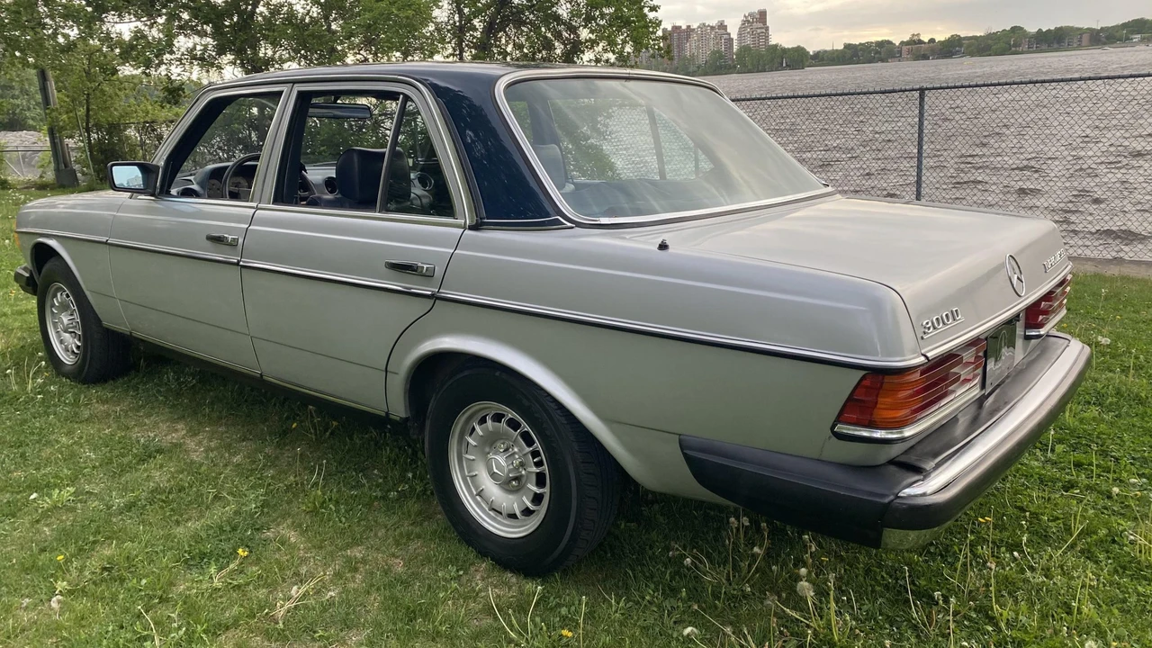 1985 Mercedes-Benz W123 Sedan - Image 31 of 31