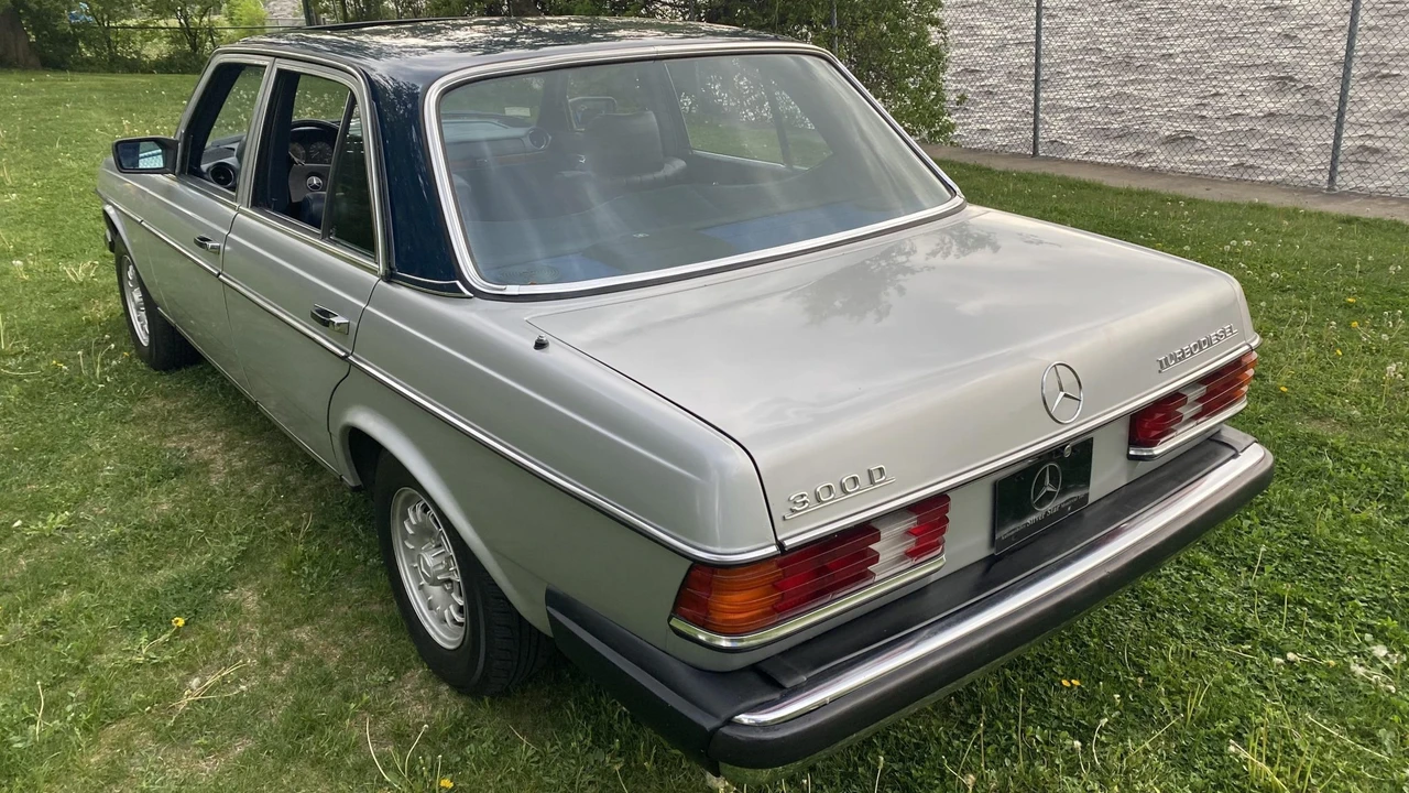 1985 Mercedes-Benz W123 Sedan - Image 30 of 31