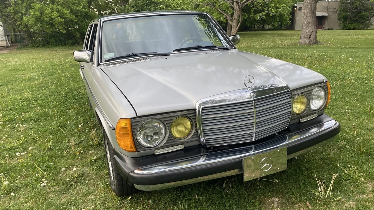 1985 Mercedes-Benz W123 Sedan - Image 27 of 31