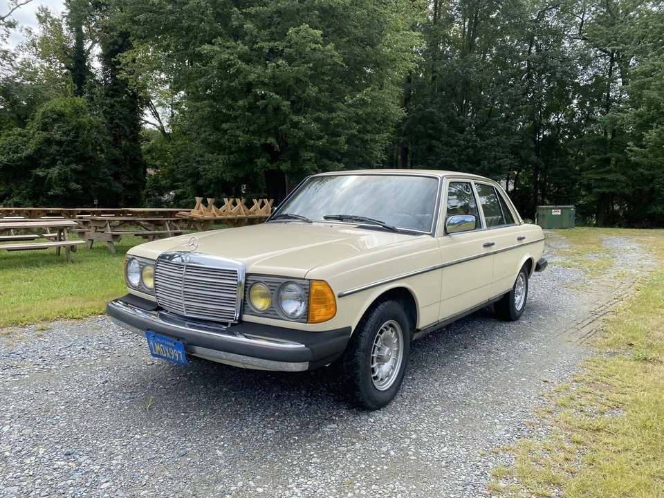 1985 Mercedes-Benz W123 Sedan - Image 3 of 31