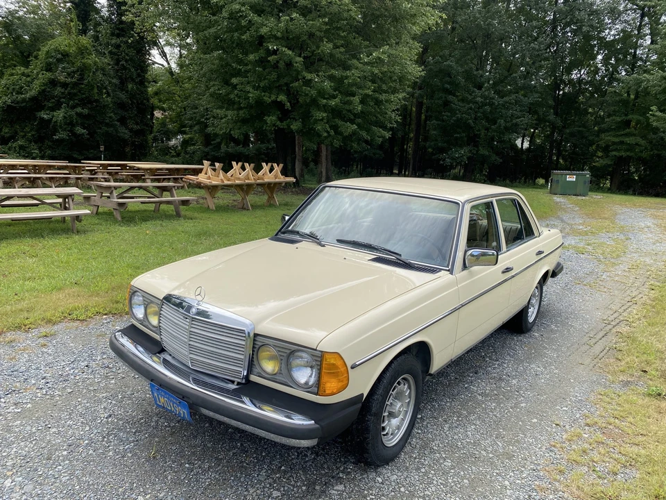 1985 Mercedes-Benz W123 Sedan - Image 4 of 31