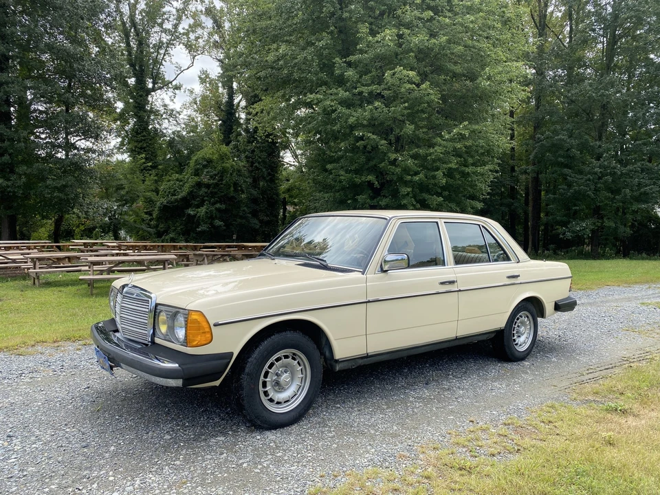1985 Mercedes-Benz W123 Sedan - Image 5 of 31