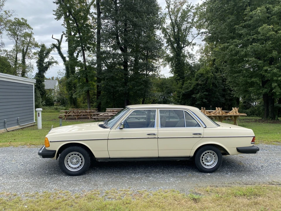 1985 Mercedes-Benz W123 Sedan - Image 6 of 31