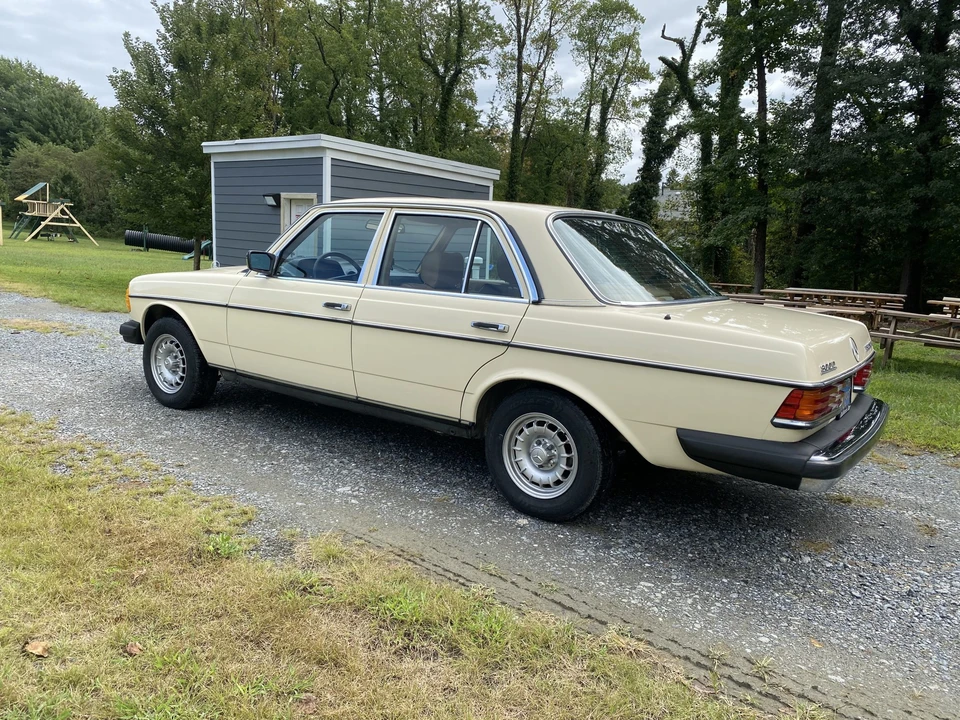1985 Mercedes-Benz W123 Sedan - Image 7 of 31