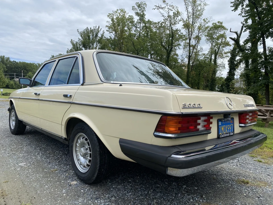 1985 Mercedes-Benz W123 Sedan - Image 8 of 31