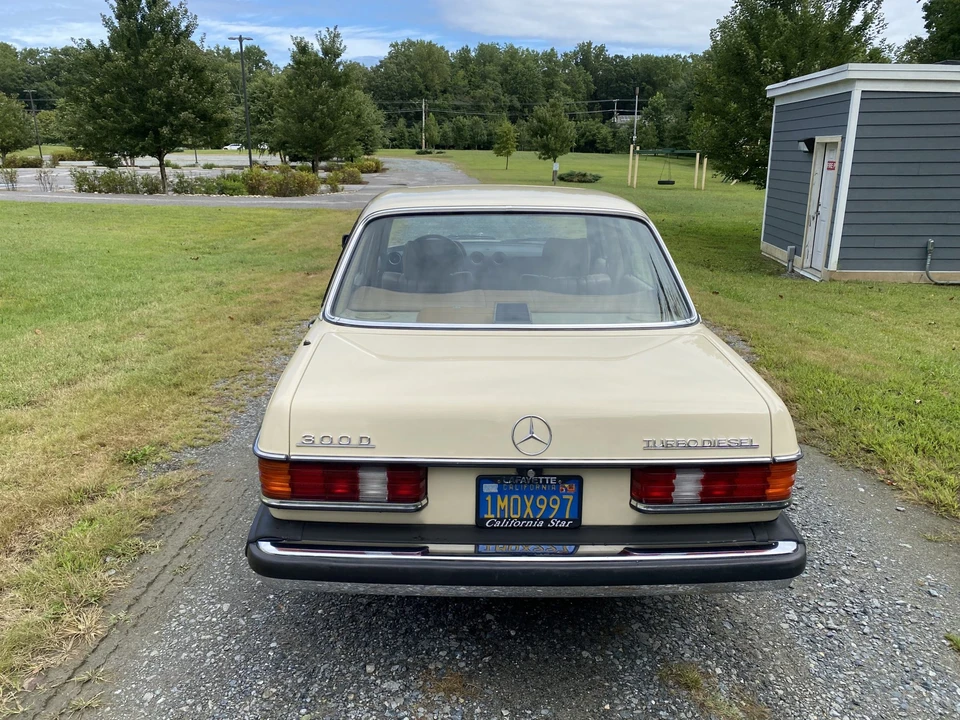 1985 Mercedes-Benz W123 Sedan - Image 12 of 31