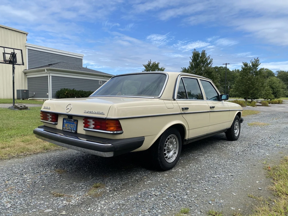1985 Mercedes-Benz W123 Sedan - Image 15 of 31