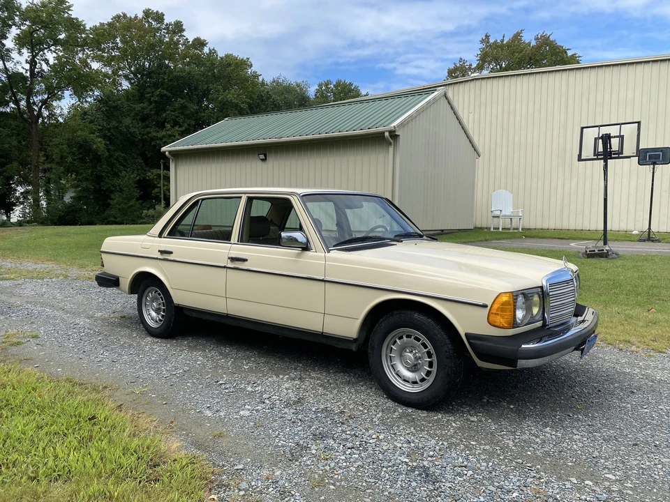 1985 Mercedes-Benz W123 Sedan - Image 17 of 31
