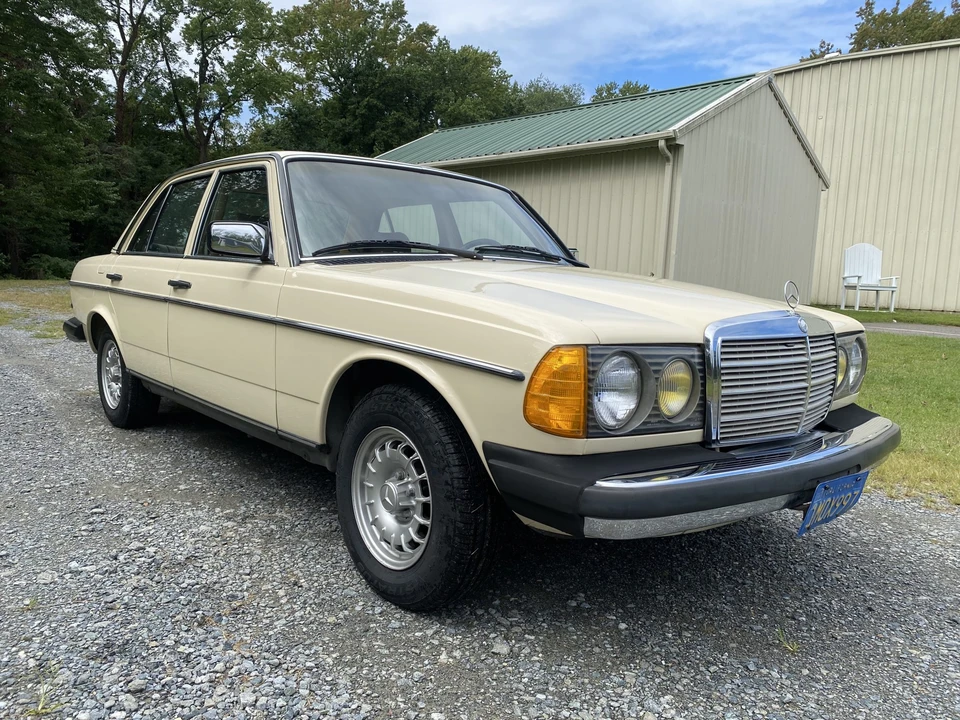 1985 Mercedes-Benz W123 Sedan - Image 18 of 31