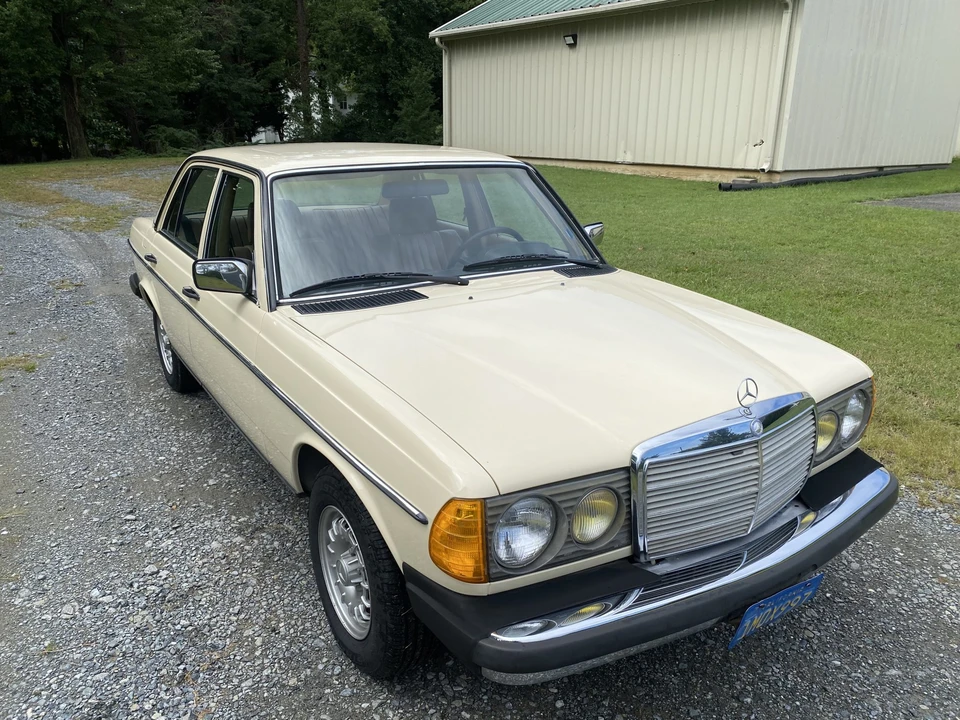 1985 Mercedes-Benz W123 Sedan - Image 20 of 31
