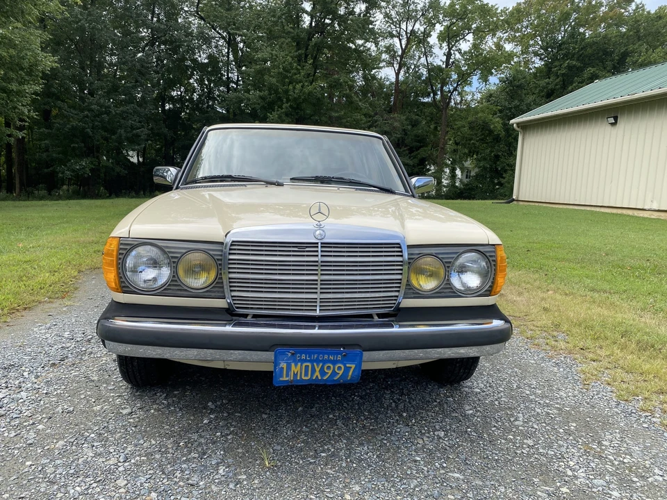 1985 Mercedes-Benz W123 Sedan - Image 22 of 31