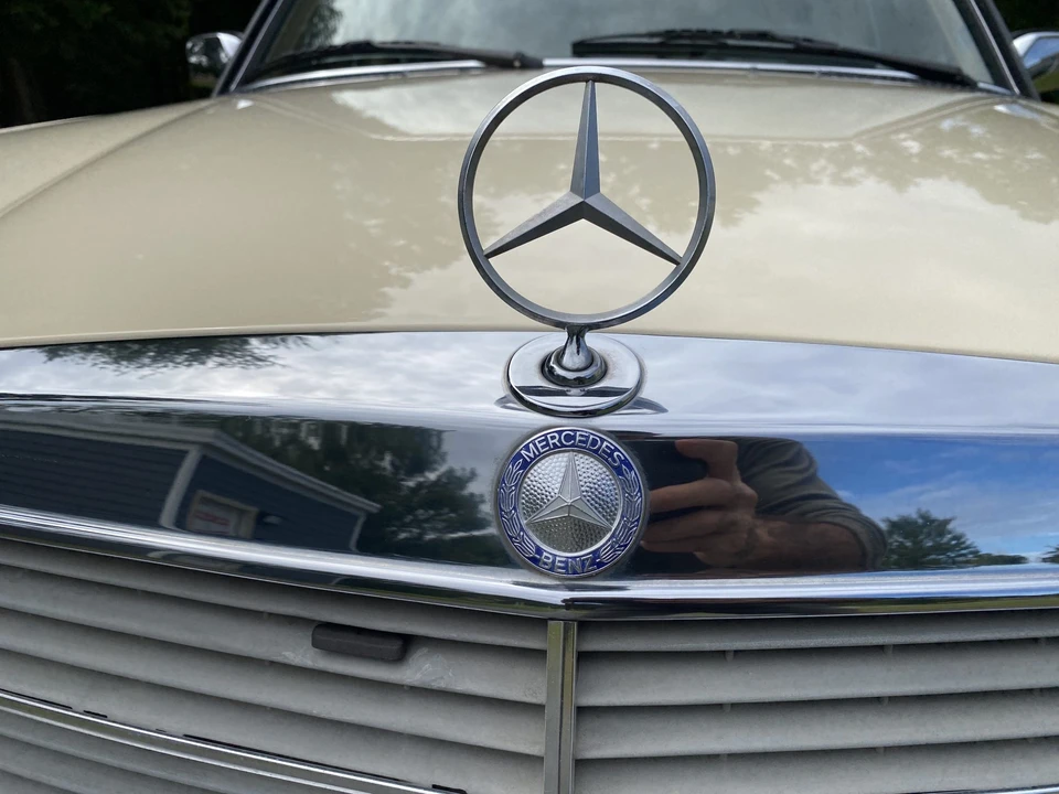 1985 Mercedes-Benz W123 Sedan - Image 23 of 31