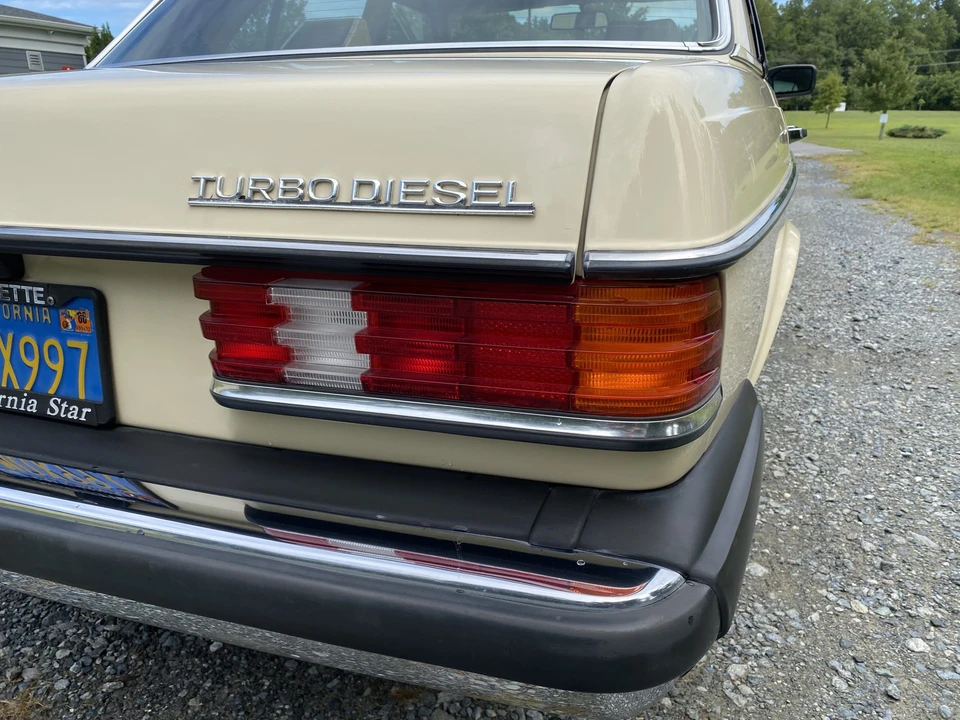 1985 Mercedes-Benz W123 Sedan - Image 30 of 31
