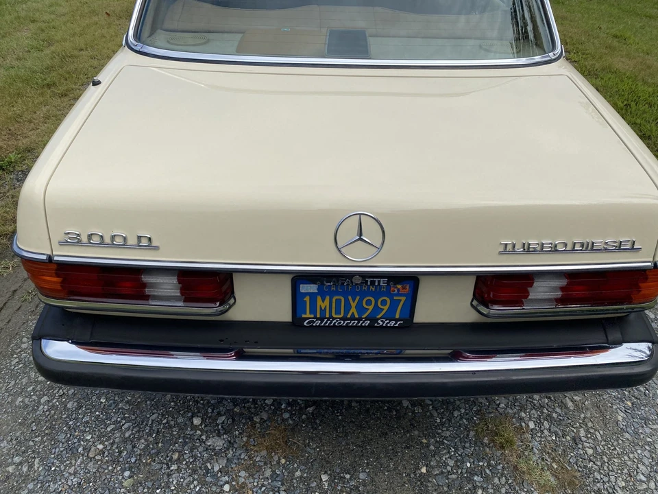 1985 Mercedes-Benz W123 Sedan - Image 25 of 31