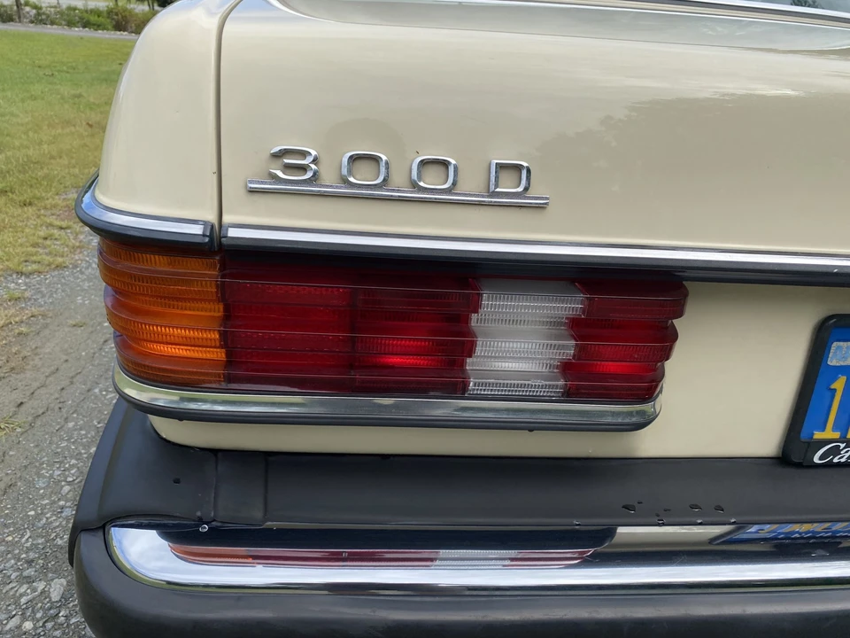 1985 Mercedes-Benz W123 Sedan - Image 29 of 31