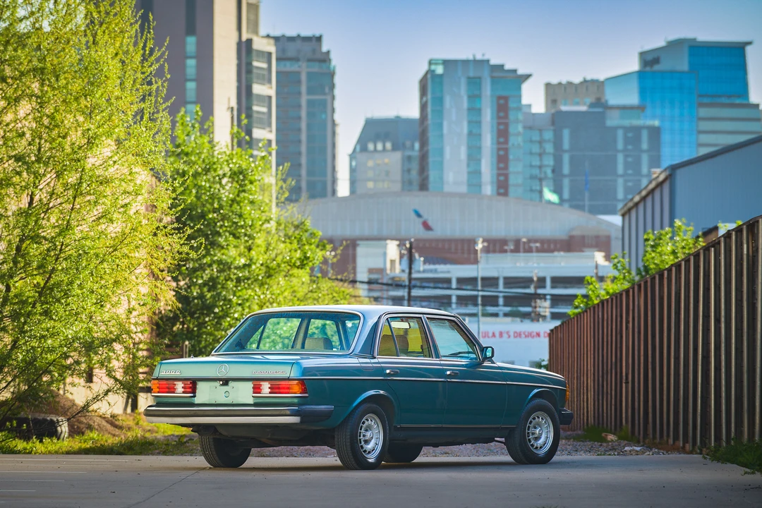 1985 Mercedes-Benz W123 Sedan - Image 9 of 31