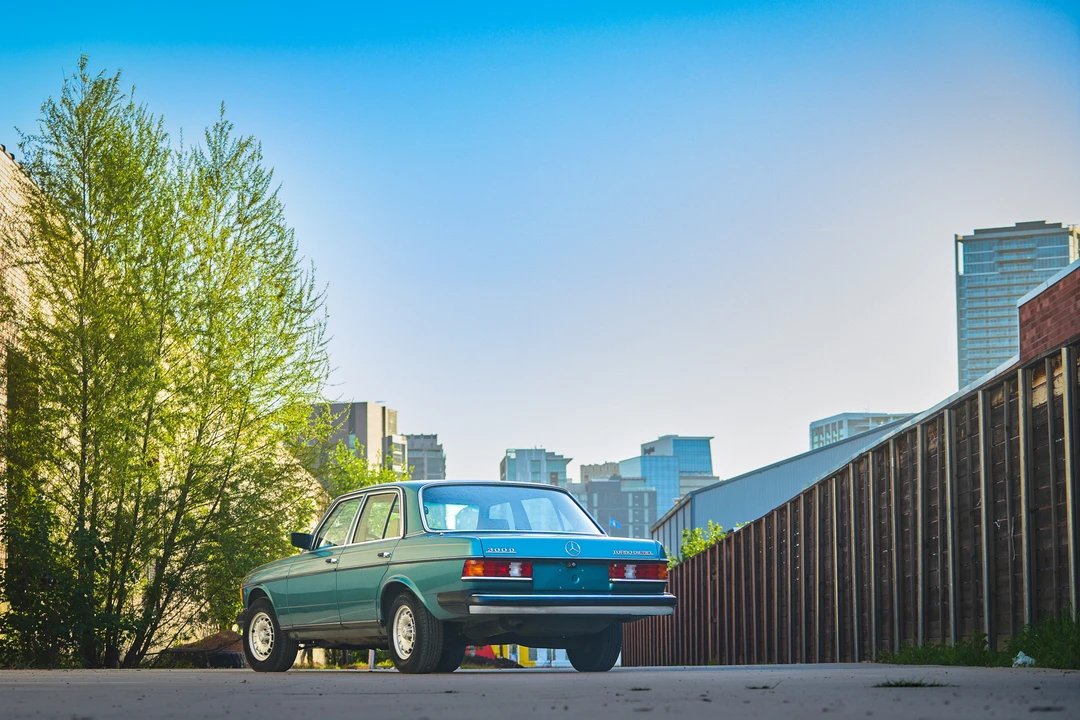 1985 Mercedes-Benz W123 Sedan - Image 14 of 31