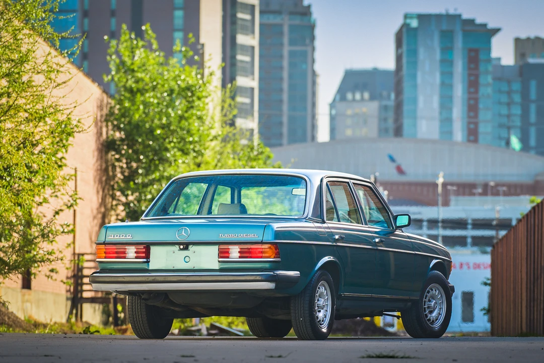 1985 Mercedes-Benz W123 Sedan - Image 10 of 31