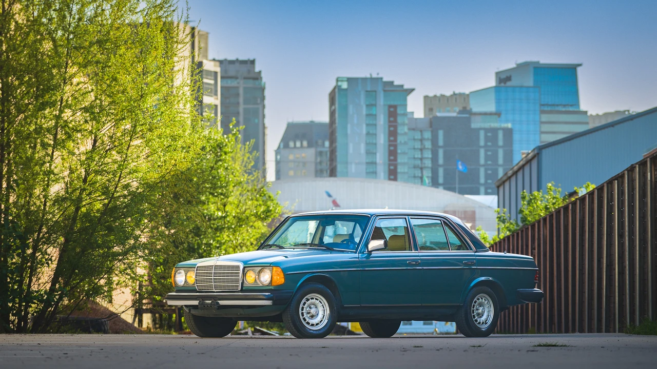 1985 Mercedes-Benz W123 Sedan - Image 2 of 31
