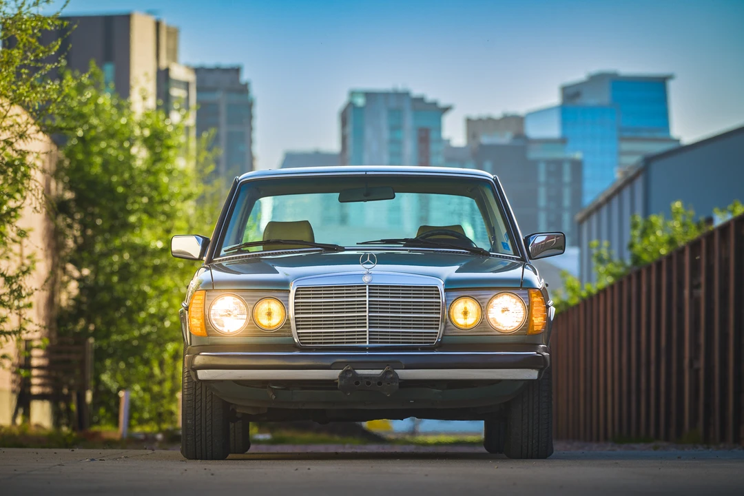1985 Mercedes-Benz W123 Sedan - Image 4 of 31